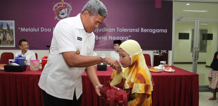 Unhan berikan santunan kepada 40 orang Anak yatim piatu desa tangkil dilingkungan Unhan