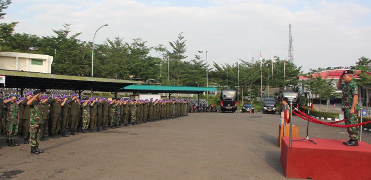 Rektor Unhan Berikan Pengarahan Kepada Mahasiswa Unhan dan Organik Jelang Idul Fitri Sekaligus Tinjau Bazar Murah Unhan