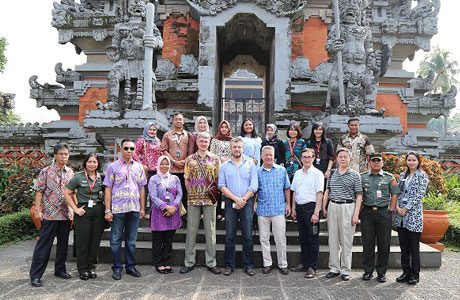 Unhan Ajak Tamu Internasional Mengenal Budaya Indonesia