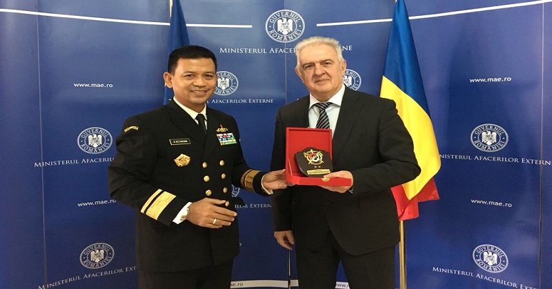 Dekan FMP Unhan Berikan Kuliah Umum di Rumania National Defence University