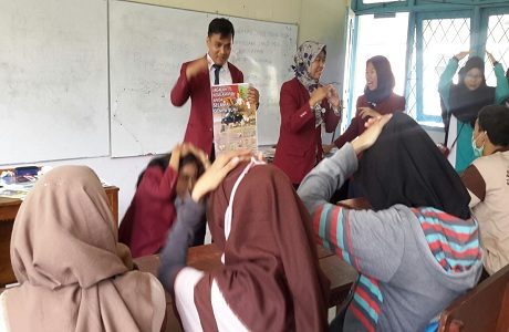 Mahasiswa FKN Unhan Melaksanakan Unhan Mengajar