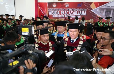 Universitas Pertahanan Meluluskan 296 orang Mahasiswa Pasca Sarjana Sekaligus Sebagai Kader Intelektual Bela Negara