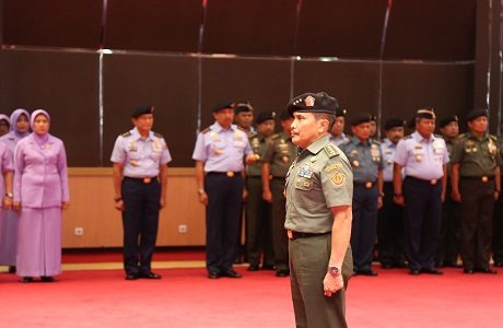 Panglima TNI Terima Laporan Kenaikan Pangkat Rektor Unhan Letnan Jenderal TNI Dr.Yoedhi Swastanto, M.B.A