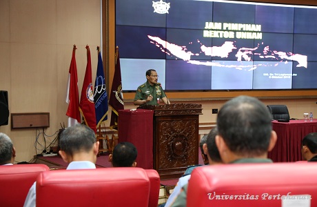 Rektor Unhan Mayjen TNI Dr. Tri Legionosuko, S.IP., M.AP berikan pengarahan kepada civitas akademika Unhan
