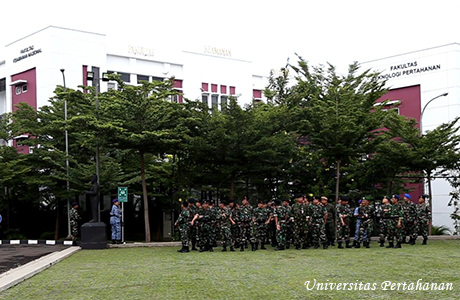 Simulasi Bencana di Universitas Pertahanan Oleh Mahasiswa Manajemen Bencana