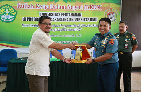 Unhan Melaksanakan Small Group Discussion (SGD) dengan Universitas Riau dalam Kegiatan KKDN Mahasiswa Unhan