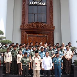 Menteri Pertahanan RI Prabowo Subianto bersama Wakil Menteri Pertahanan RI Wahyu Sakti Trenggono melaksanakan kunjungan kerja ke Universitas Pertahanan