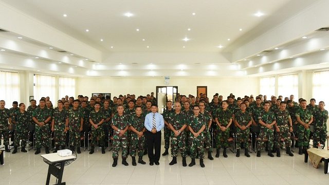 Dosen Unhan Laksda TNI (Purn) Dr. Sulistiyanto Berikan Kuliah Umum di STTAL