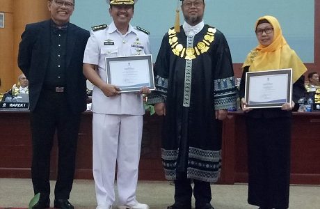 Dosen Unhan mendapat penghargaan Tutor Tutorial Online Berkinerja Terbaik Matakuliah Ampuan ISIP4216 Metode Penelitian Sosial