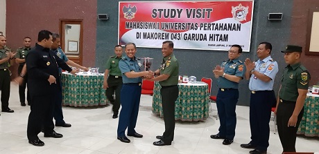 Perdalam Potensi Konflik dan Potensi Bencana di Lampung, Mahasiswa Fakultas Keamanan Nasional Kunjungi Makorem 043/Garuda Hitam