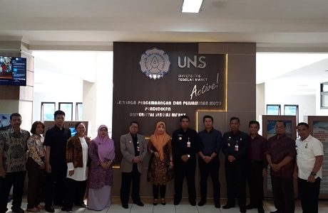 Unhan Laksanakan Study Banding E-Learning And Smart Campus di Universitas Sebelas Maret Solo