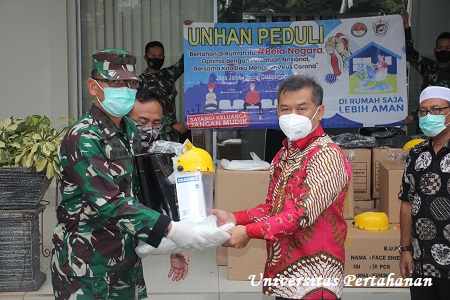 Rektor Unhan Berikan Bantuan APD Bagi Petugas Medis Di RSUD Cibinong