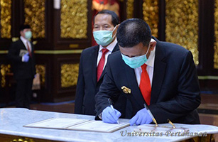Menhan RI Pimpin Pelantikan Rektor Unhan Laksamana Muda TNI Dr. Amarulla Octavian, S.T., M.Sc., D.E.S.D
