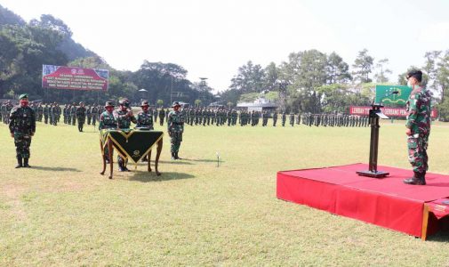 Rektor Unhan Selaku Irup Pada Upacara Penutupan Pendidikan Diksarmil Chandradimuka Kadet Mahasiswa S1 Unhan TA 2020/2021 di Akmil Magelang