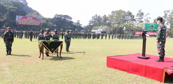 Rektor Unhan Selaku Irup Pada Upacara Penutupan Pendidikan Diksarmil Chandradimuka Kadet Mahasiswa S1 Unhan TA 2020/2021 di Akmil Magelang