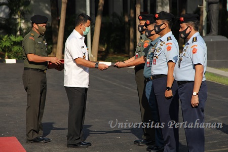 Apel Pagi & Pemberian Piagam Penghargaan kepada Personel Unhan yang Berprestasi