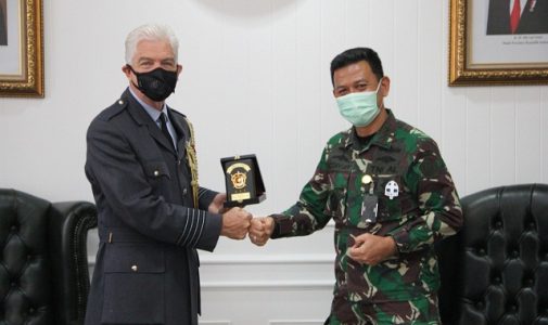 Rektor Unhan Menerima Atase Pertahanan Inggris