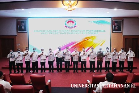 Rektor Unhan terima Sertifikasi Insinyur Profesional Utama dari Persatuan Insinyur Indonesia