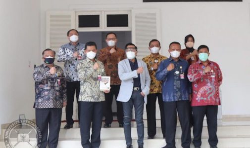 Unhan RI terima Buku “Tanah Air dan Udaraku Indonesia” dari Marsekal TNI (Purn) Chappy Hakim 