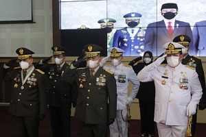 Pejabat Unhan RI Laksanakan Upacara HUT TNI Ke-76 Melalui Virtual