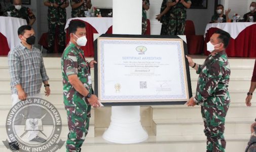 Unhan RI Terima penghargaan Sertifika Akreditasi Institusi “A” Perguruan Tinggi dari Badan Akreditasi Nasional Perguruan Tinggi (BAN-PT).