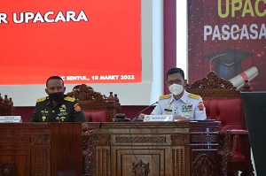 Unhan RI Melaksanakan Upacara Penutupan Pendidikan Program Pascasarjana (S-2) Magister Pertahanan dan Doktoral (S-3) Periode I Tahun 2022