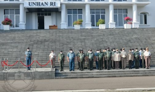 Rektor Unhan RI Sampaikan Pentingnya Mencermati Perkembangan Lingkungan Global pada Apel Besar Unhan RI.