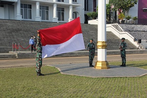 Civitas Akademika Unhan RI Laksanakan Upacara Bendera 17-an, Cerminkan Sikap Disiplin, Loyalitas, Profesional Dan Jiwa Korsa.