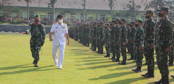 Rektor Unhan RI Resmi Menutup Pendidikan Dasar Militer Chandradimuka Kadet Mahasiswa S-1 Cohort-3 Unhan RI TA. 2022/2023.