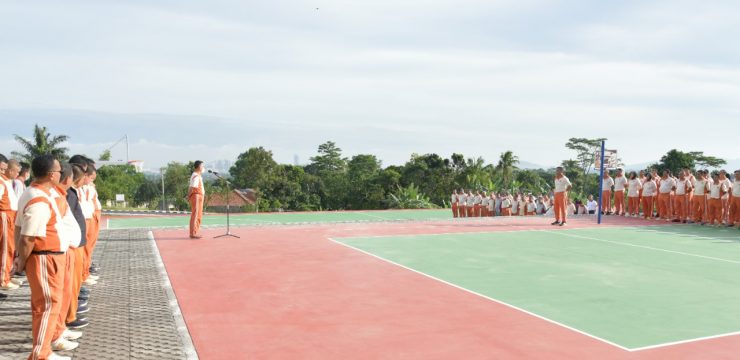 Rektor Beserta Organik dan Dosen Unhan RI Melaksanakan Olahraga Bersama