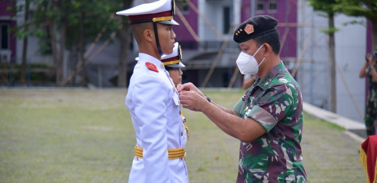 Rektor Unhan RI Pimpin Upacara Penutupan Cadet On Military Basic Training (COMBAT)