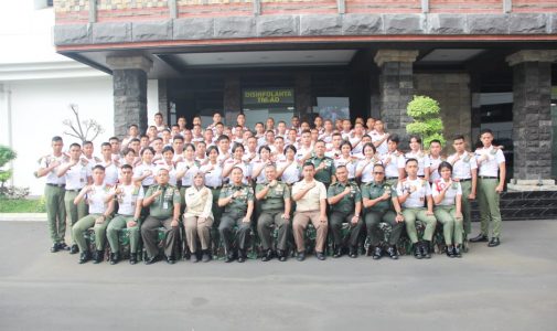 Kadet Mahasiswa S1 Prodi Teknik Informatika Fakultas Sains dan Teknologi Pertahanan Unhan RI Melaksanakan Studi Visit Ke Dinas Informasi dan Pengolahan Data TNI AD.