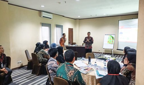 Dekan Fakultas Strategi Pertahanan Unhan RI didampingi Wakil Dekan Fakultas Manajemen Pertahanan Unhan RI Meninjau Kegiatan Pelatihan Peningkatan Kompetensi Matematika Untuk Guru Penggerak SD/MI Daerah Tertinggal/Terpencil.