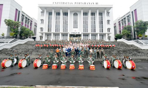 Rektor Unhan RI Menutup Kegiatan Pelatihan The 1st WHO-RIDU (The Republic of Indonesia Defense University) Emergency Medical Teams (EMTs) Pilot Training. 