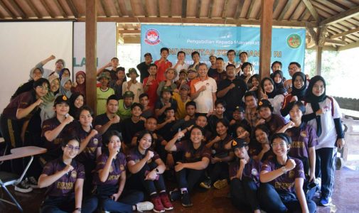 Kadet Mahasiswa Program Sarjana Prodi Kimia Fakultas MIPA Militer Unhan RI Melaksanakan Kegiatan Pengabdian Kepada Masyarakat di Perkebunan Gadog, Kabupaten Bogor