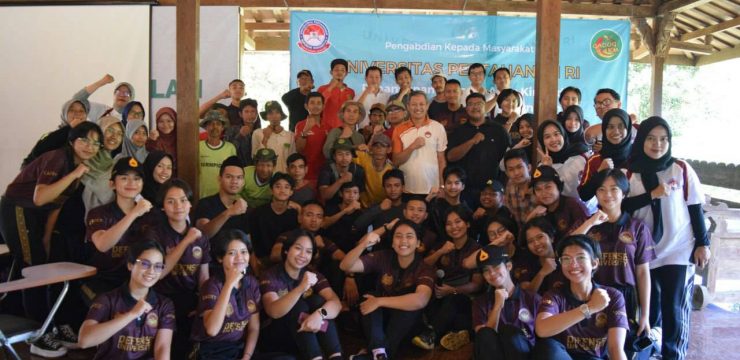 Kadet Mahasiswa Program Sarjana Prodi Kimia Fakultas MIPA Militer Unhan RI Melaksanakan Kegiatan Pengabdian Kepada Masyarakat di Perkebunan Gadog, Kabupaten Bogor