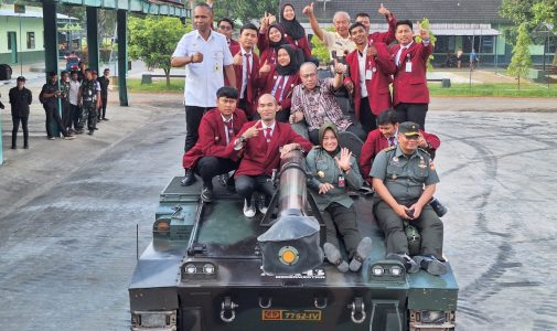 Mahasiswa Prodi Ketahanan Energi Fakultas Manajemen Pertahanan (Program Magister) Unhan RI melaksanakan Pengabdian Kepada Masyarakat di RST dr. Asmir Salatiga dan Batalyon Kavaleri 2/Turangga Ceta Ambarawa, Semarang.