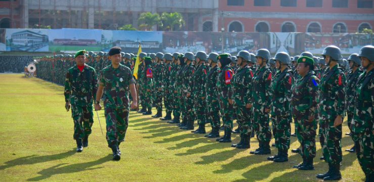 Rektor Unhan RI Buka Diksarmil Chandradimuka Cakadet Mahasiswa S-1 Unhan RI di Akmil Magelang.