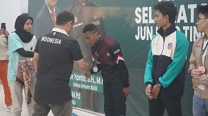 Kadet Mahasiswa Unhan RI Raih Medali Perak Cabor Anggar kategori Floret Putra pada Pesta Olahraga Perguruan Tinggi Seluruh Indonesia