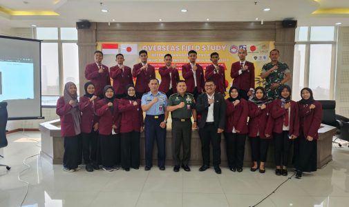 Dekan Fakultas Manajemen Pertahanan Unhan RI Menutup Kegiatan Kuliah Kerja Luar Negeri RI TA. 2022/2023.