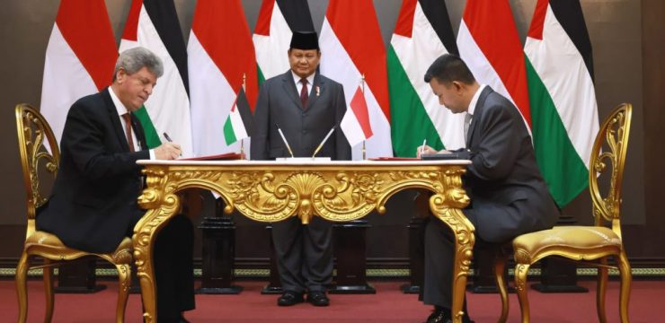 Menteri Pertahanan RI Prabowo Subianto Saksikan Penandatanganan Framework Kerja Sama Unhan RI dengan Kedubes Palestina.