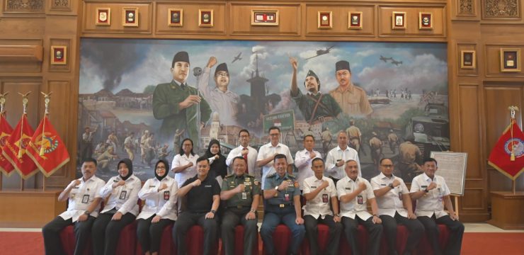 Rektor Unhan RI Membuka Kegiatan Pharmashow 2023 Fakultas Farmasi Militer Unhan RI.