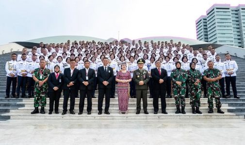 Orkestra “Symphoni Praditya Wiratama” dan Paduan Suara “Svara Nusantara” Kadet Mahasiswa Unhan RI Meriahkan Sidang Paripurna Pertama DPR RI Tahun 2023-2024.