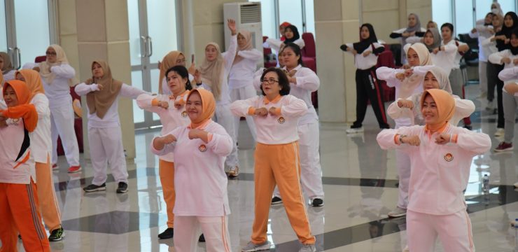 Dharma Wanita Persatuan (DWP) Unhan RI Laksanakan Olahraga Bersama