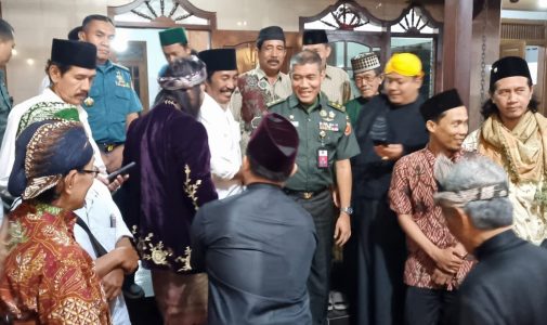 Fakultas Keamanan Nasional Unhan RI Menghadiri Kegiatan Haul Akbar di Pondok Pesantren Diponegoro, Kediri Jawa Timur.
