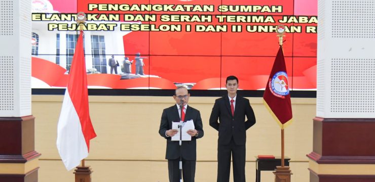 Rektor Unhan RI Pimpin Acara Pengangkatan Sumpah, Pelantikan, dan Serah Terima Jabatan Pejabat Eselon I dan II Unhan RI