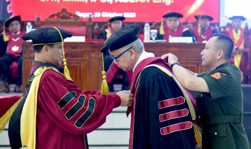 Unhan RI Laksanakan Pengukuhan Guru Besar Ilmu Pertahanan Bidang Kebijakan Penerbangan Pascasarjana Unhan RI Prof. Dr. lr. Asep Adang Supriyadi, S.T., M.M., IPU., ASEAN Eng., sebagai Guru Besar Tetap Ilmu Pertahanan Bidang Kebijakan Penerbangan Pascasarjana Unhan RI.