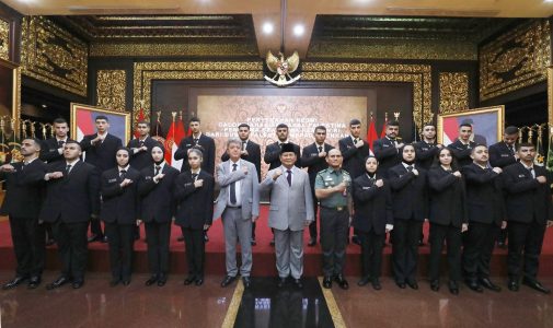 Menteri Pertahanan RI Prabowo Subianto Didampingi Rektor Unhan RI dan Duta Besar Palestina Menerima 22 Orang Calon Kadet Mahasiswa Unhan RI dari Palestina.