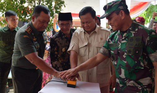 Rektor Unhan RI Dampingi Menhan RI Meresmikan Sumber Air di Pamekasan Jawa Timur