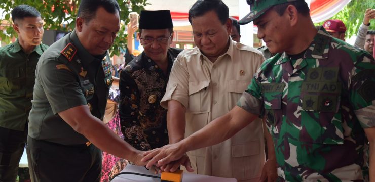 Rektor Unhan RI Dampingi Menhan RI Meresmikan Sumber Air di Pamekasan Jawa Timur